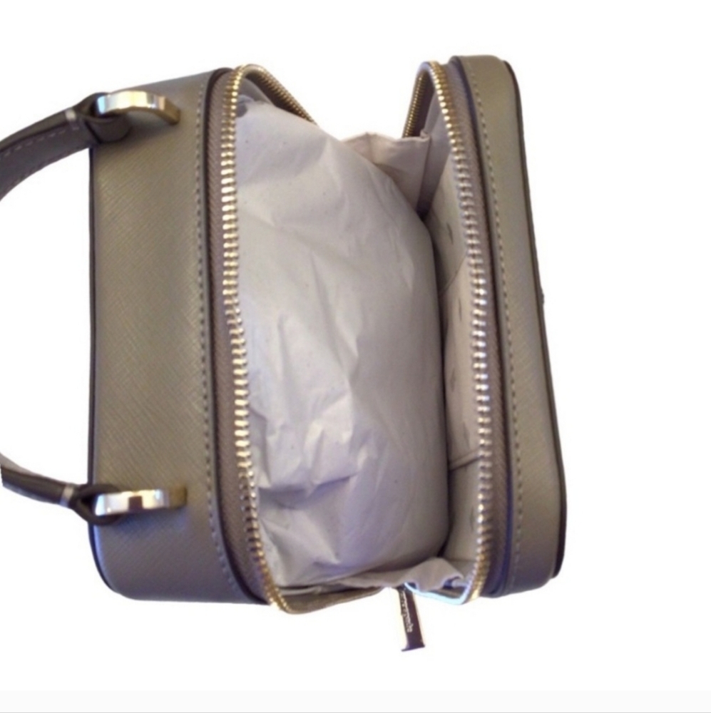 NWT Kate Spade Crossbody Daisy Vanity Bag ZERO call outs. PRISTINE!! - Picture 9 of 11